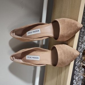 Tan Steve Madden Pointed toed heels